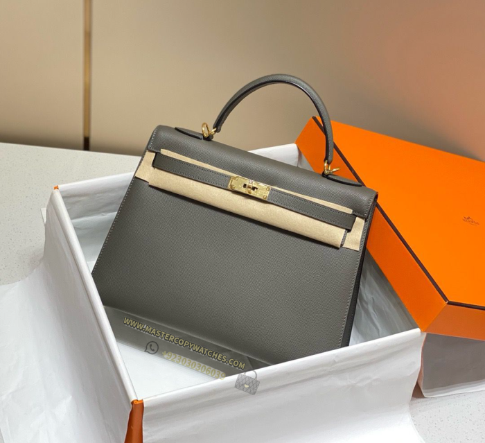 Function Meets Fashion in Hermes Evelyne Replica Bags